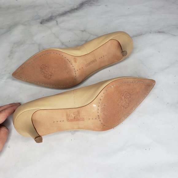 Vince Camuto nude leather pointed toe heels - Picture 2 of 4